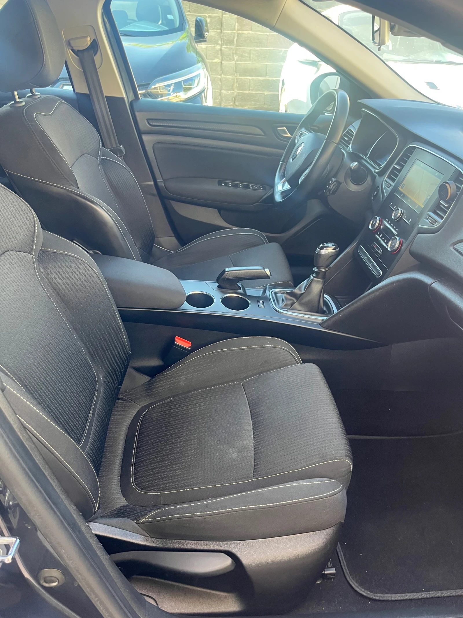 Renault Megane 1.5DCI, снимка 10 - Автомобили и джипове - 54902132