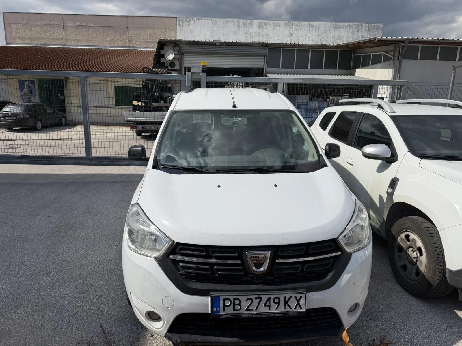 Dacia Dokker Товарен, с право на данъчен кредит, 4 места , снимка 2 - Автомобили и джипове - 54971802