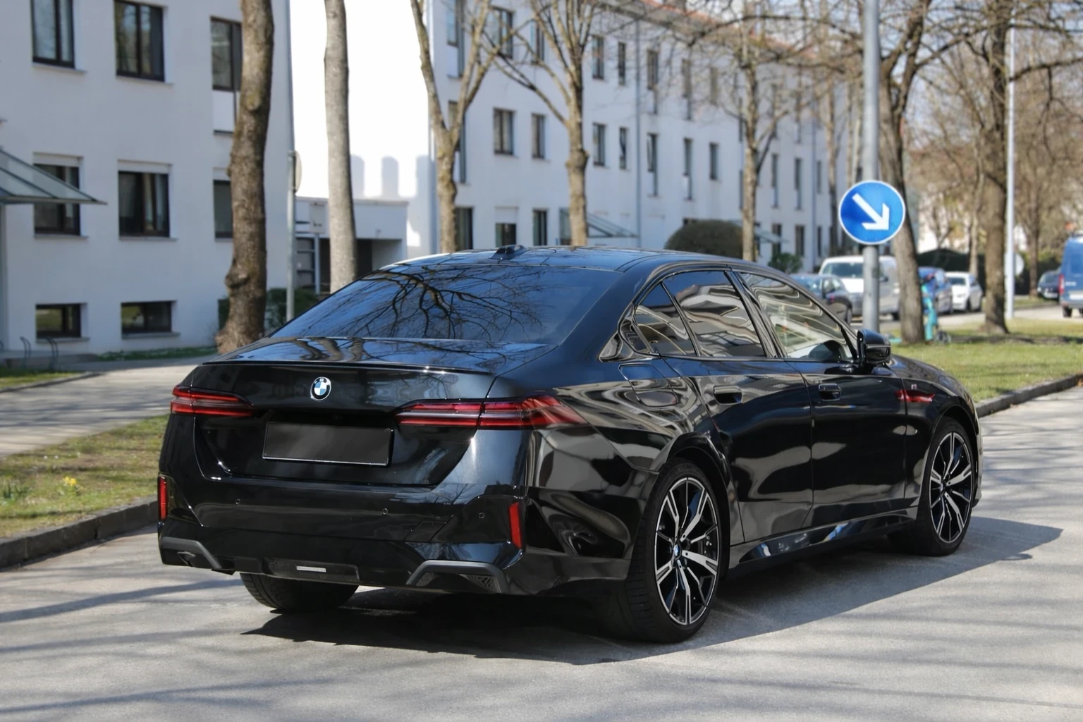 BMW 520 M-Sport PRO.Гаранция.Head-Up/ICONIC/NightVision/, снимка 3 - Автомобили и джипове - 55179658
