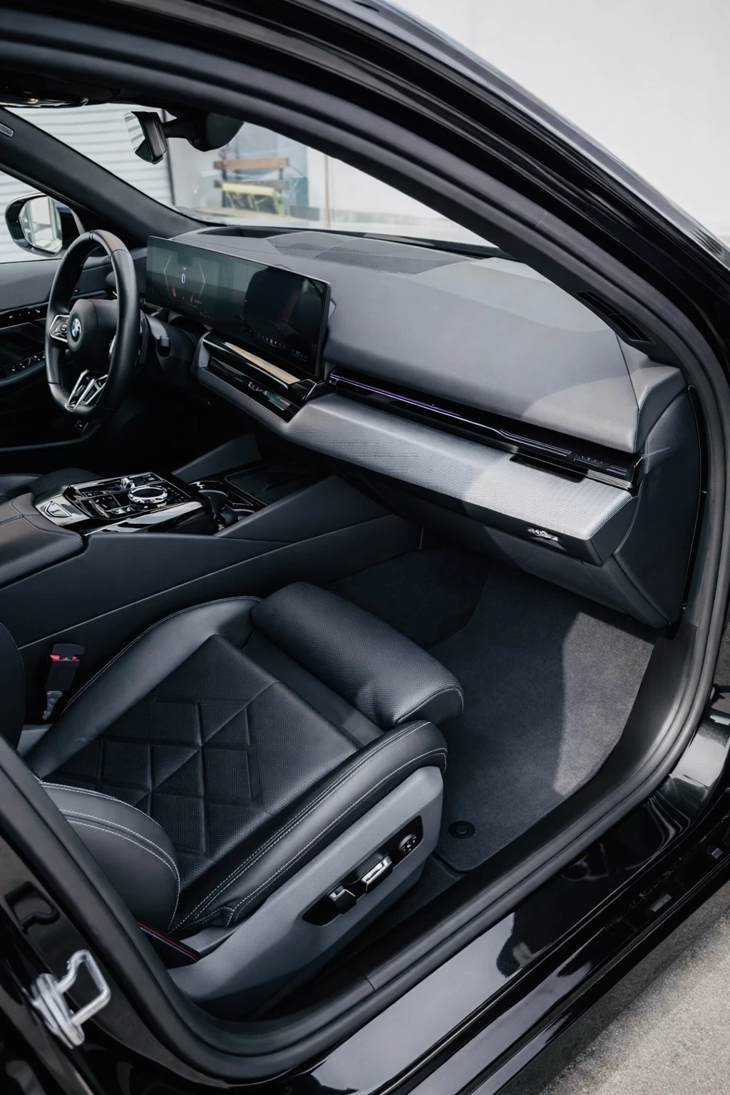 BMW 520 M-Sport PRO.Гаранция.Head-Up/ICONIC/NightVision/, снимка 8 - Автомобили и джипове - 55179658