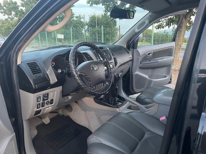 Toyota Hilux 3.0td, снимка 5 - Автомобили и джипове - 47445445