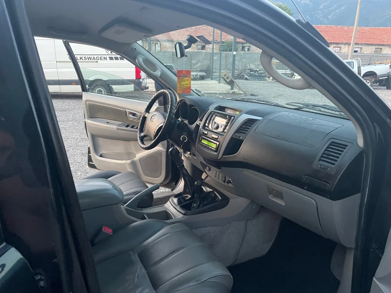 Toyota Hilux 3.0td, снимка 2 - Автомобили и джипове - 47445445