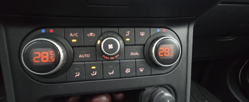 Nissan Qashqai  1.6DCI /130к.с 4Х4/НАВИГАЦИЯ/КАМЕРА-360/ПАН0РАМА/, снимка 17 - Автомобили и джипове - 52557452