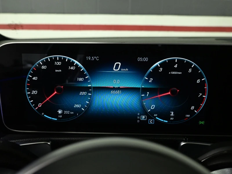 Mercedes-Benz GLB * 250 4MATIC No Accident AMG Night Package Ambient, снимка 13 - Автомобили и джипове - 52977669