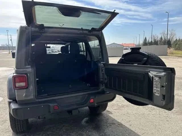 Jeep Wrangler * Sahara 4x4 * 1 СОБСТВЕНИК * ЦЕНА ДО БГ, снимка 17 - Автомобили и джипове - 54419065