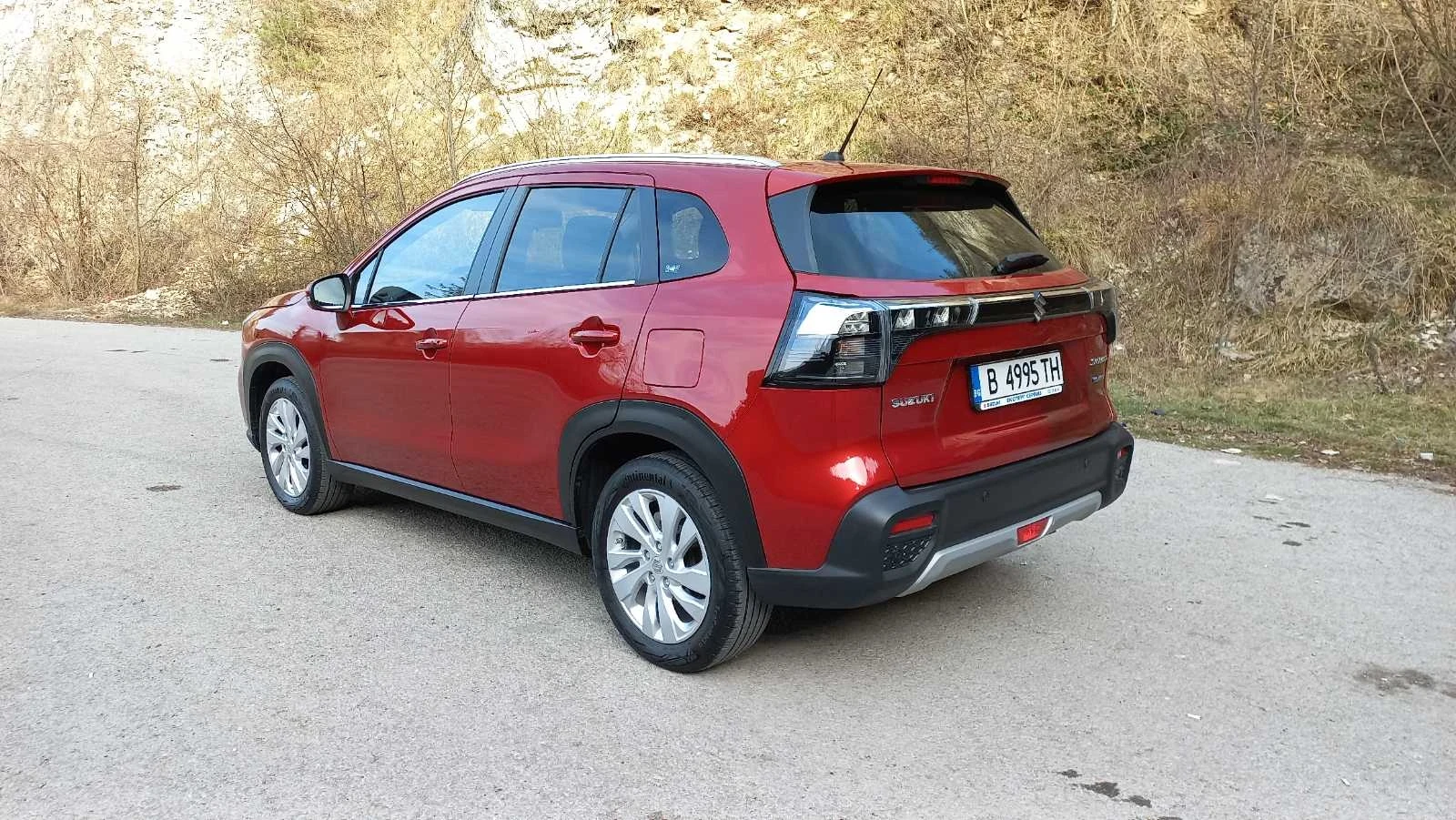 Suzuki SX4 S-Cross Hybrid  - изображение 4