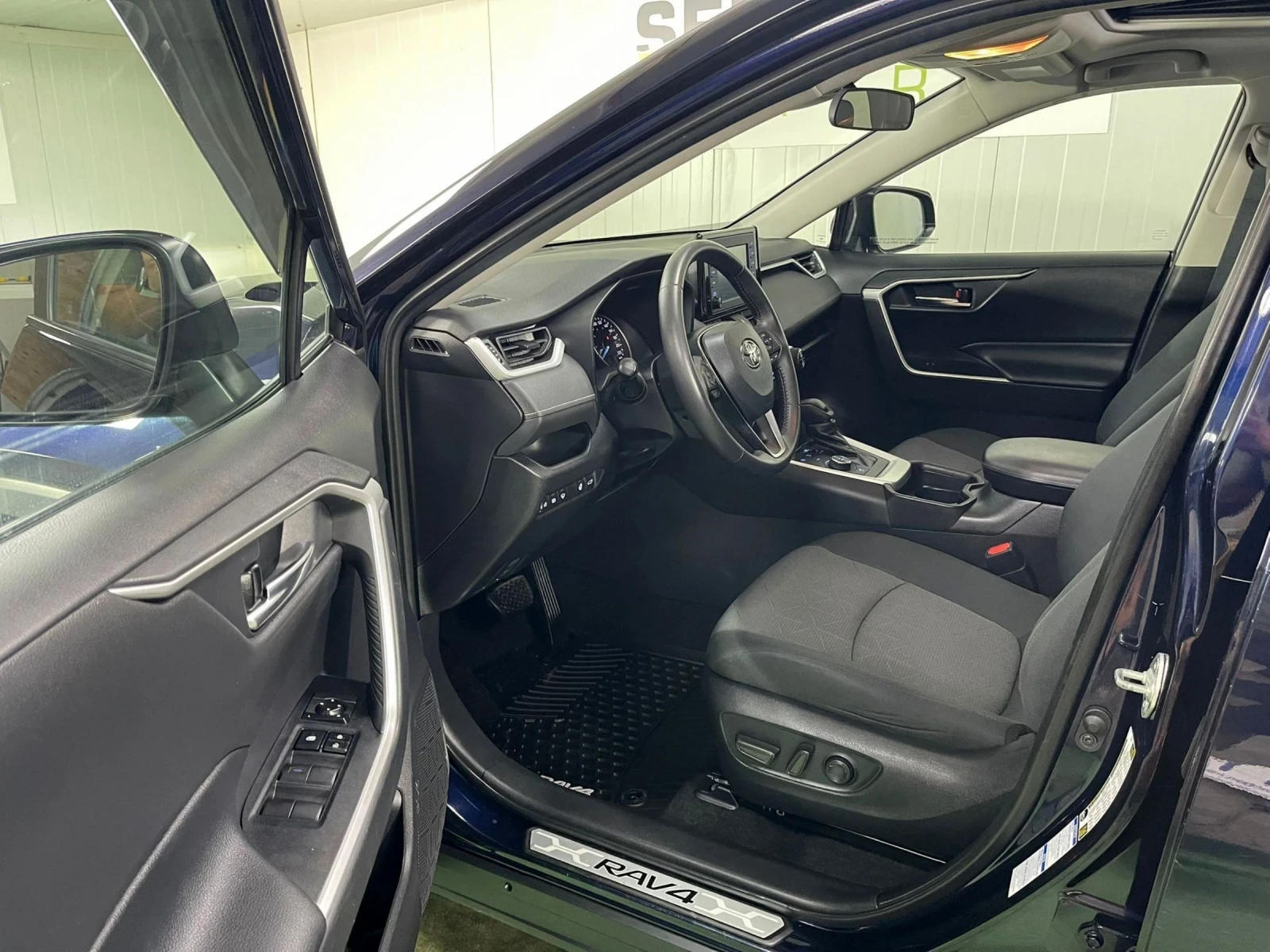 Toyota Rav4 HLE - HYBRID - AWD - 61000 км - изображение 6