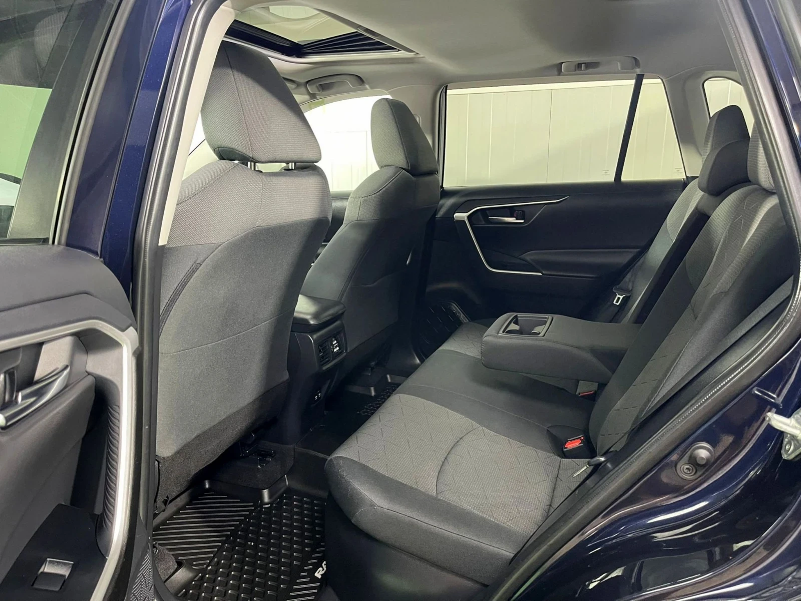 Toyota Rav4 HLE - HYBRID - AWD - 61000 км - изображение 10