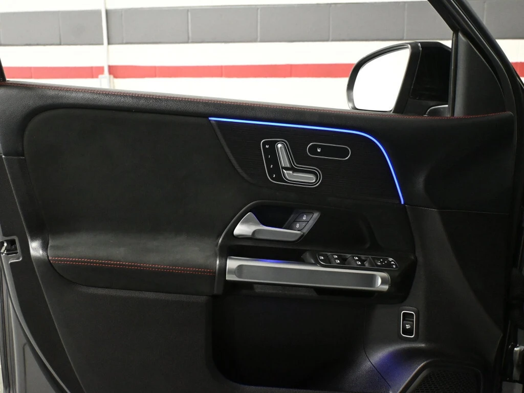 Mercedes-Benz GLB * 250 4MATIC No Accident AMG Night Package Ambient | Mobile.bg � ����������� 11