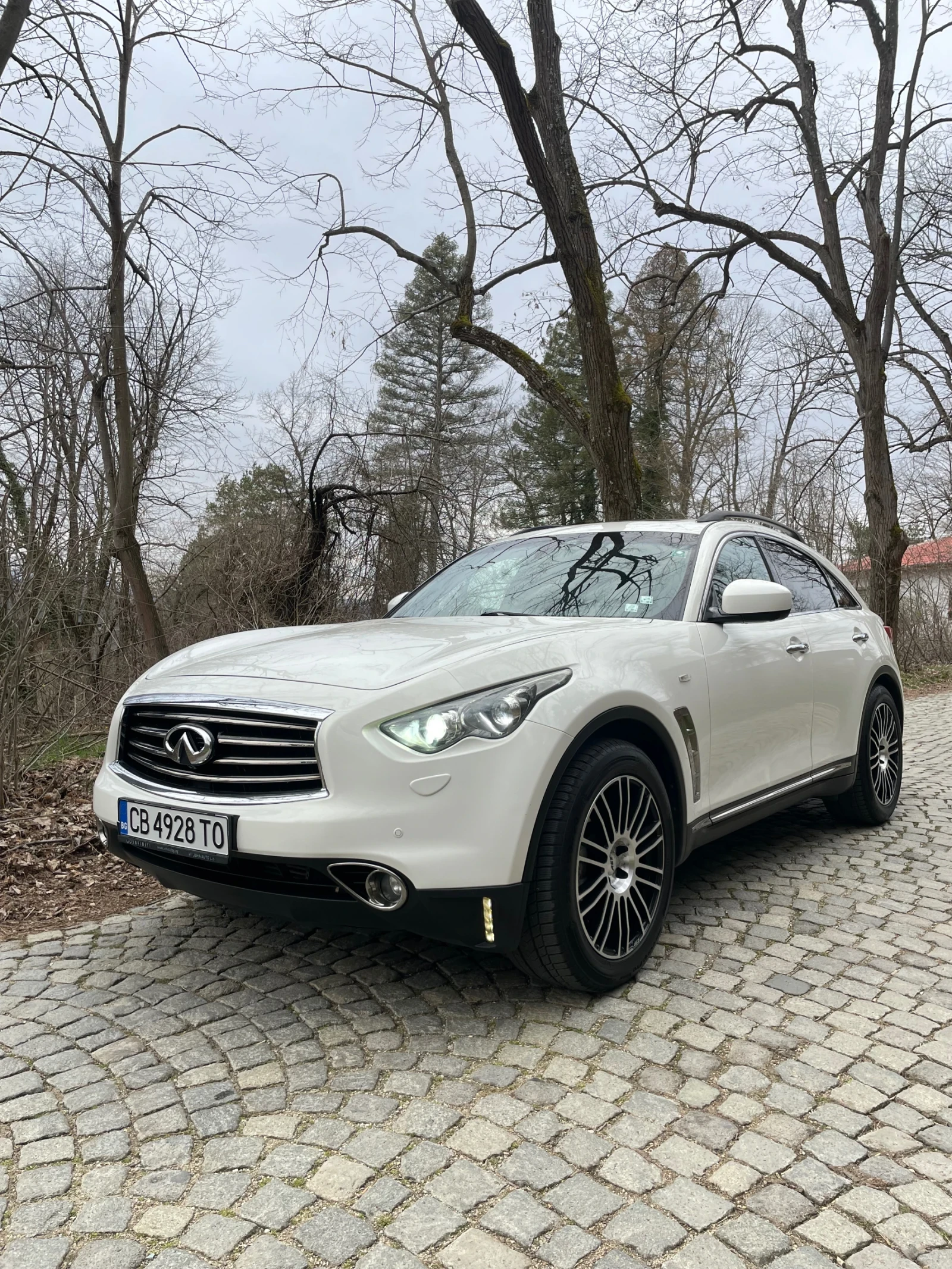Infiniti QX70 3.0ds fx30s 360* distr* led* obduh, снимка 2 - Автомобили и джипове - 53928952