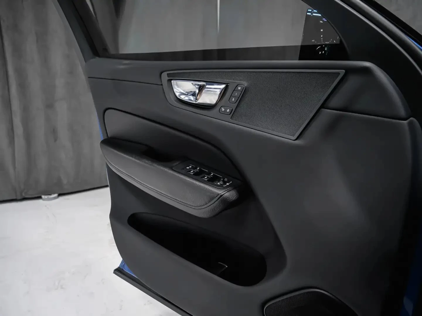 Volvo XC60 R-Design Premium Pack Автокредит Цена до България, снимка 12 - Автомобили и джипове - 55299696