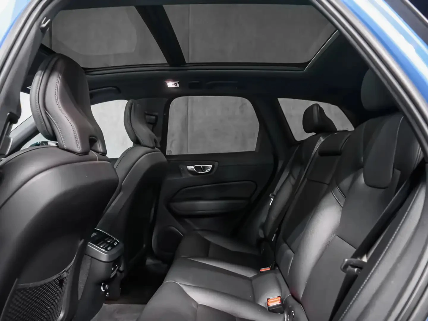 Volvo XC60 R-Design Premium Pack Автокредит Цена до България, снимка 11 - Автомобили и джипове - 55299696