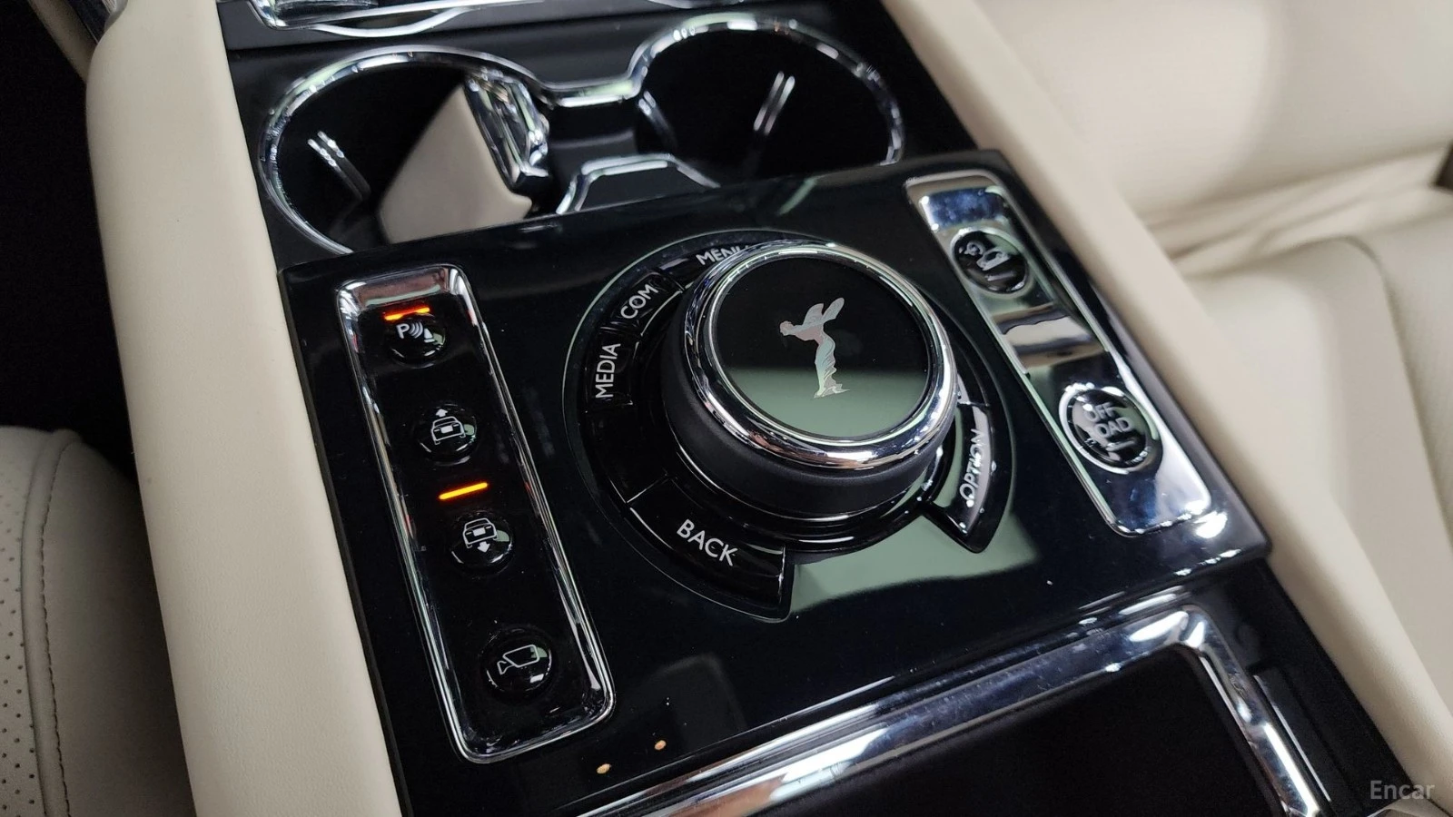 Rolls-Royce Cullinan Starlight Headliner* Spirit of Ecstasy* , снимка 16 - Автомобили и джипове - 56234389