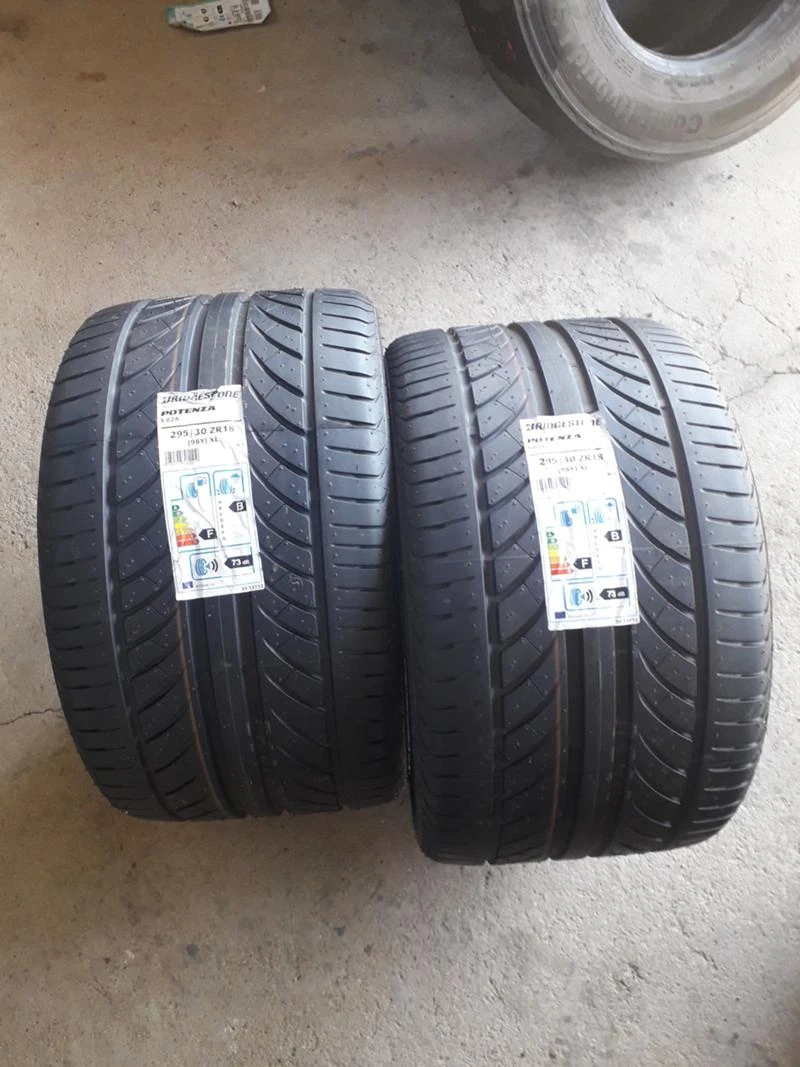 Гуми Летни 295/30R18, снимка 1 - Гуми и джанти - 45863888