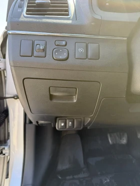 Toyota Avensis 2.2 D Executive, снимка 16