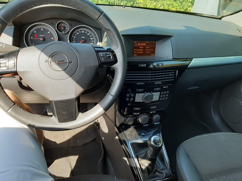 Opel Astra GTC 190кс, снимка 8 - Автомобили и джипове - 45440228
