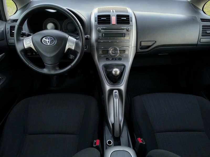 Toyota Auris -2.0D4D-126кс-6 скорости-КЛИМАТРОНИК-KEYLESS !!!, снимка 13 - Автомобили и джипове - 49587350