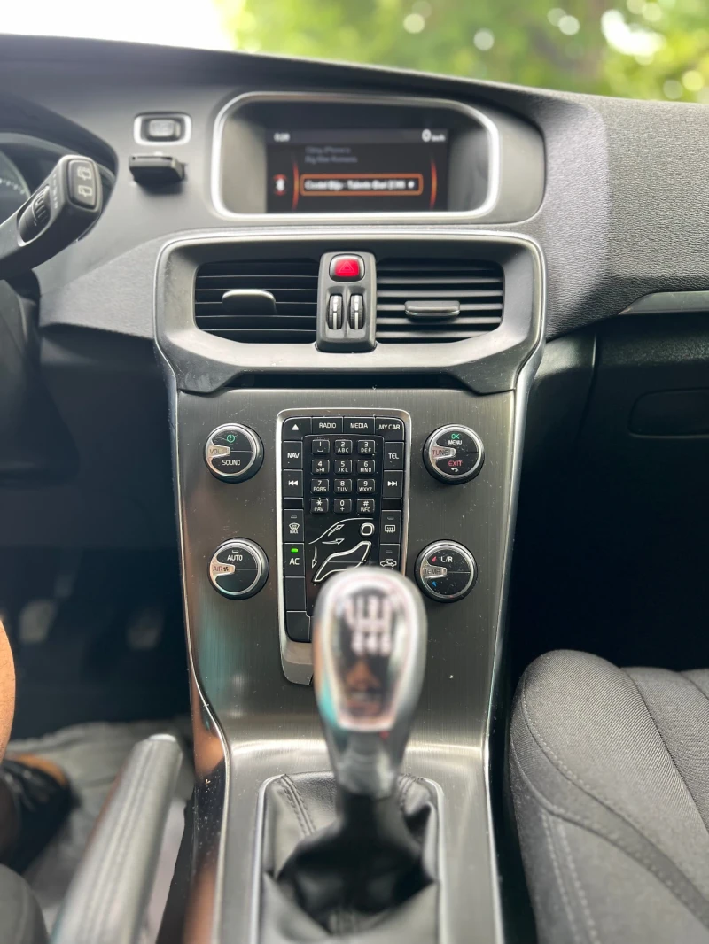 Volvo V40 1.6D2, снимка 10 - Автомобили и джипове - 52872001