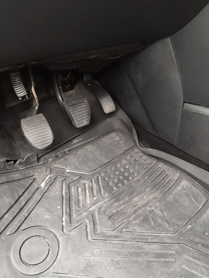 Peugeot 207 1.6 HDI единствен собственик, снимка 11 - Автомобили и джипове - 53097652