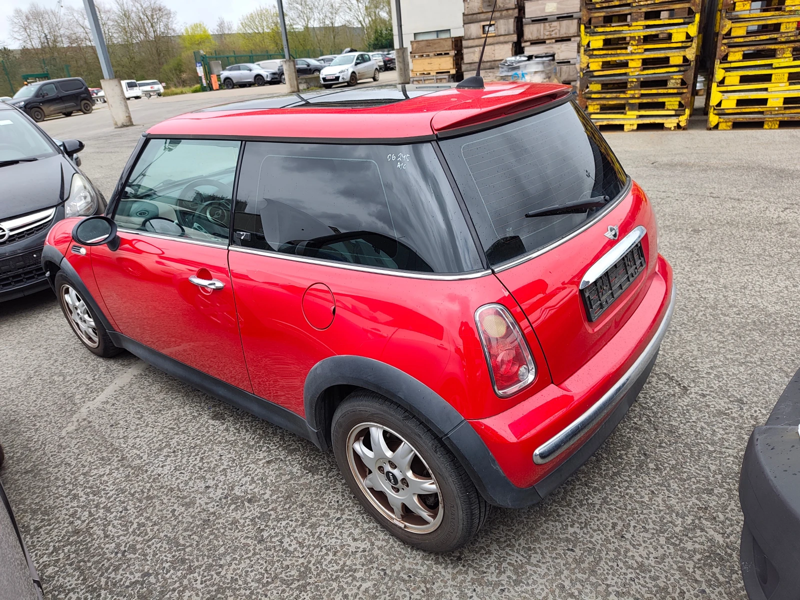 Mini One 1.6i/1.6D4D, снимка 17 - Автомобили и джипове - 48320177