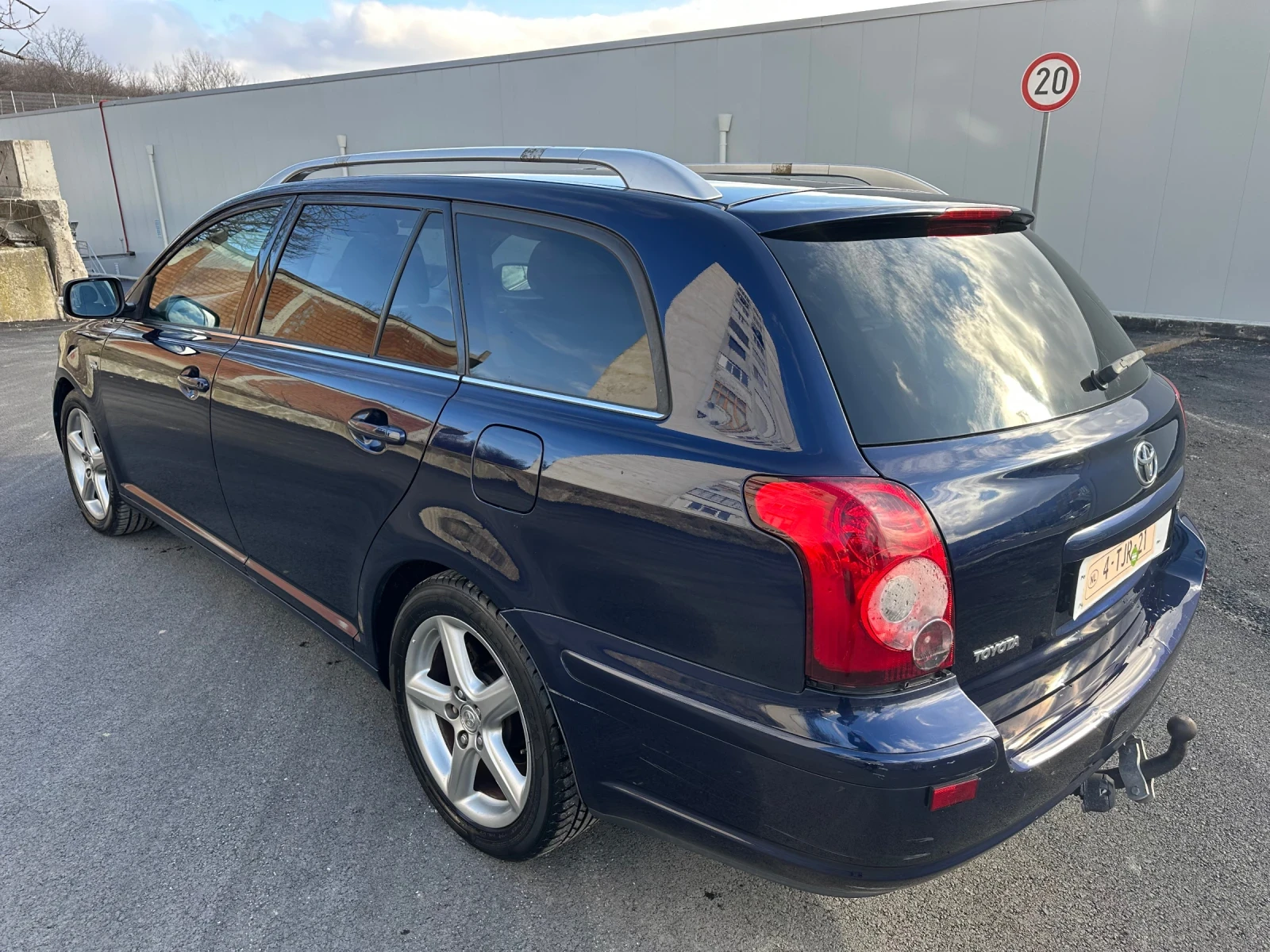 Toyota Avensis 2.2 - изображение 4