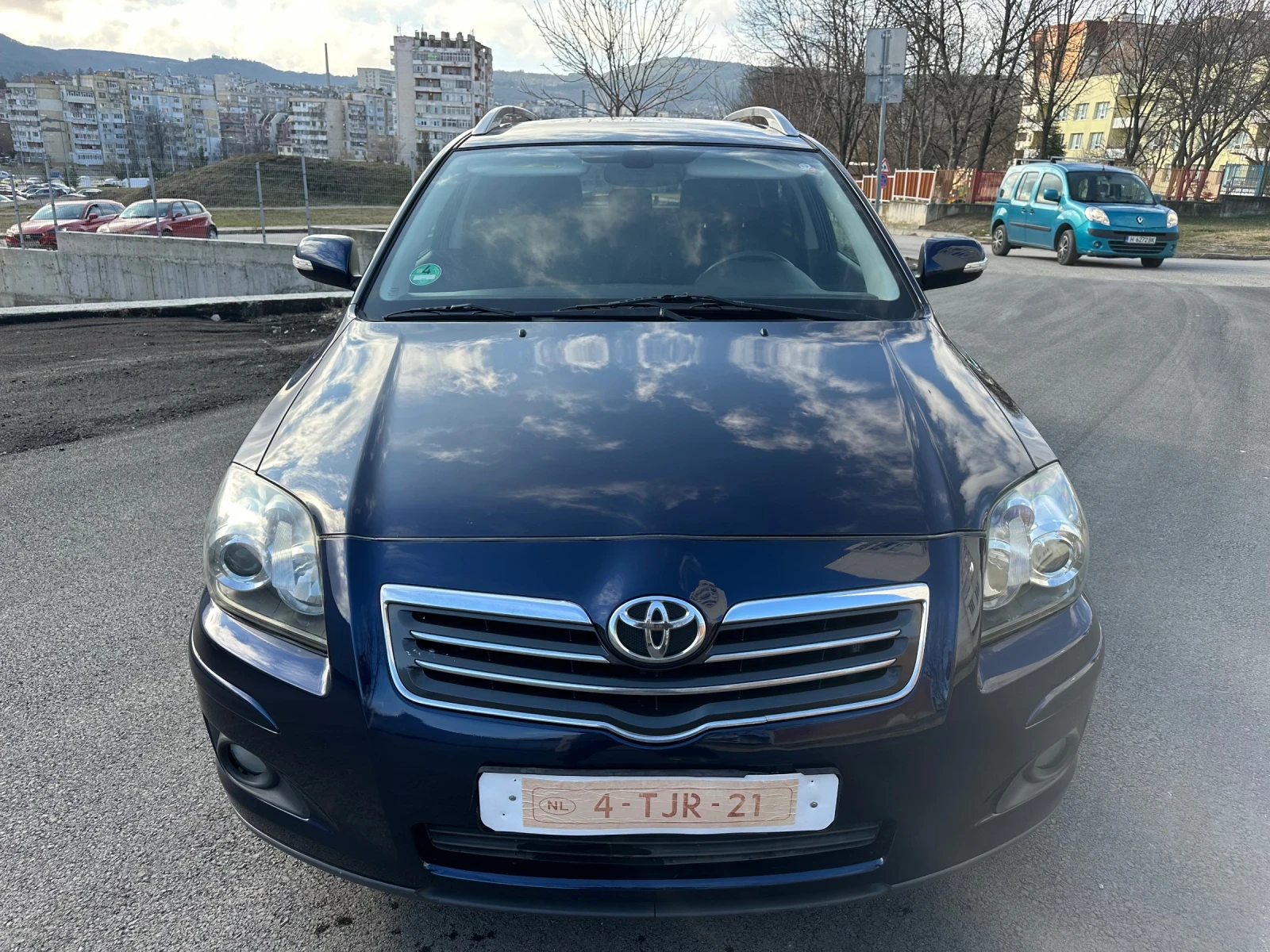 Toyota Avensis 2.2 - изображение 2
