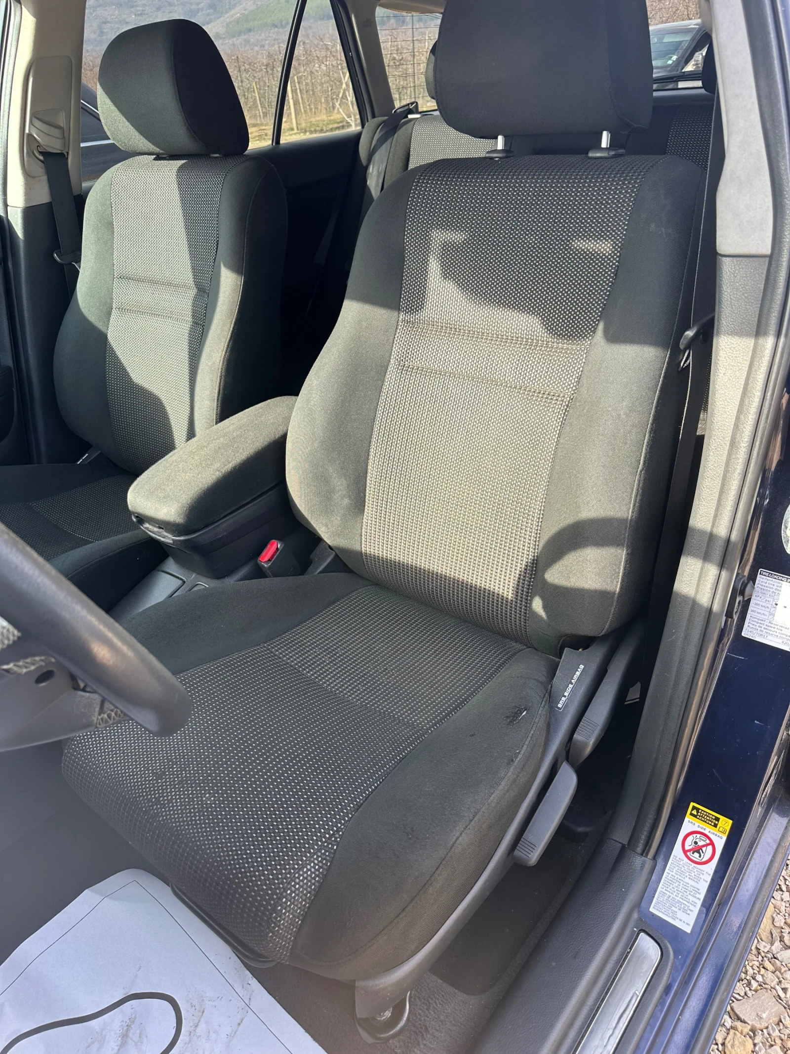 Toyota Avensis 2.2 - изображение 6