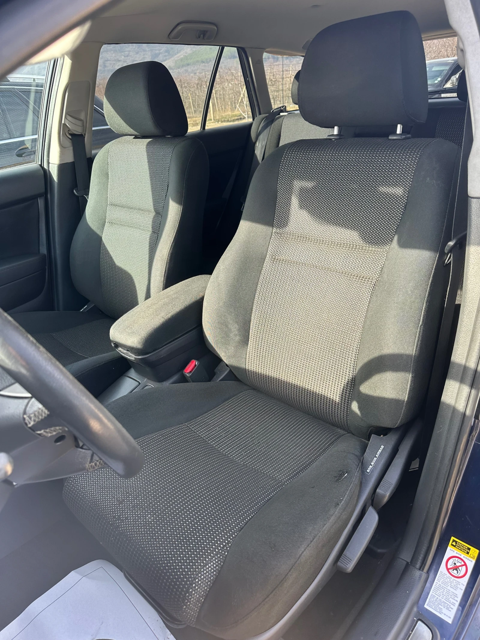 Toyota Avensis 2.2 - изображение 7