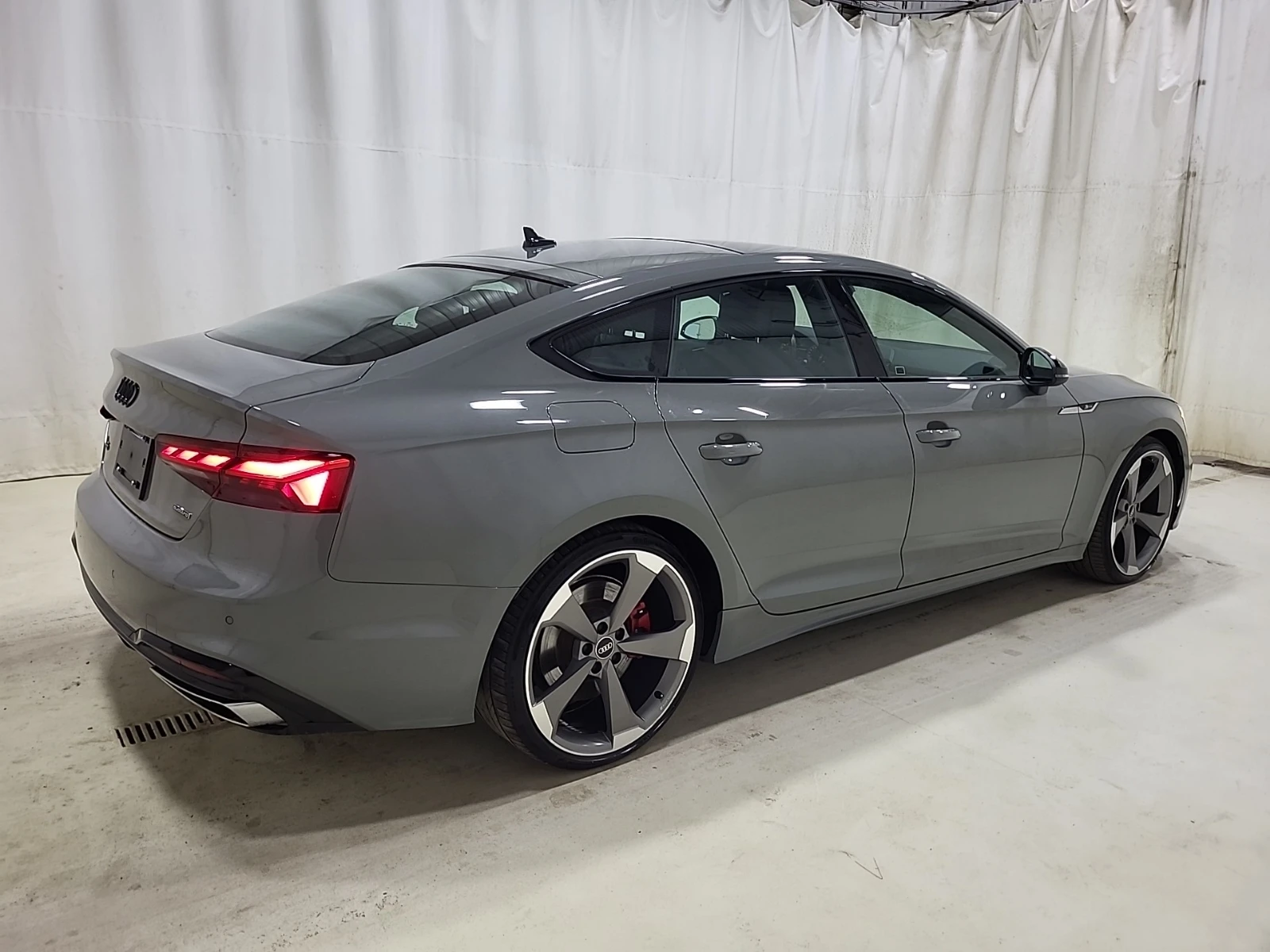 Audi A5 PROGRESSIV* CARFAX * АвтоКредит * Цена до България - изображение 3