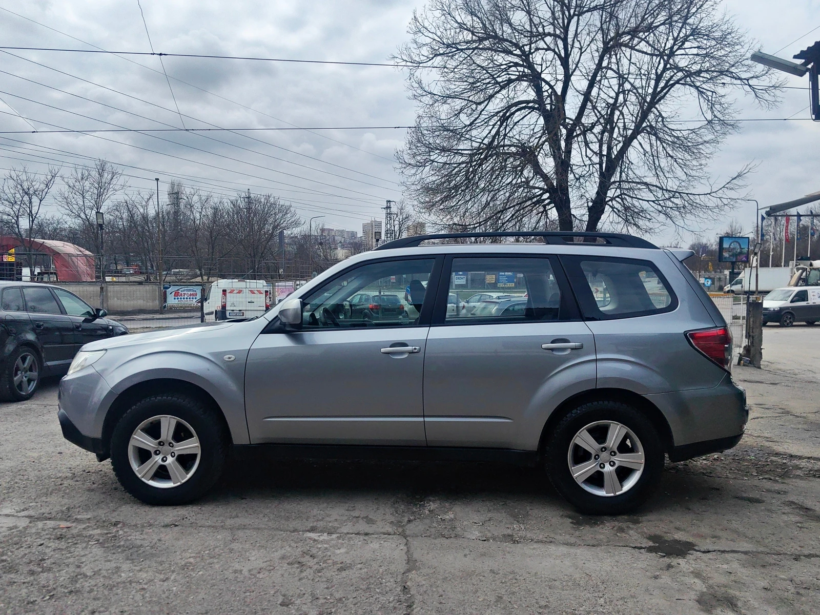 Subaru Forester 2.0!!ШВЕЙЦАРИЯ!4X4!УНИКАТ!!ТОП СЪСТОЯНИЕ, снимка 2 - Автомобили и джипове - 53902012