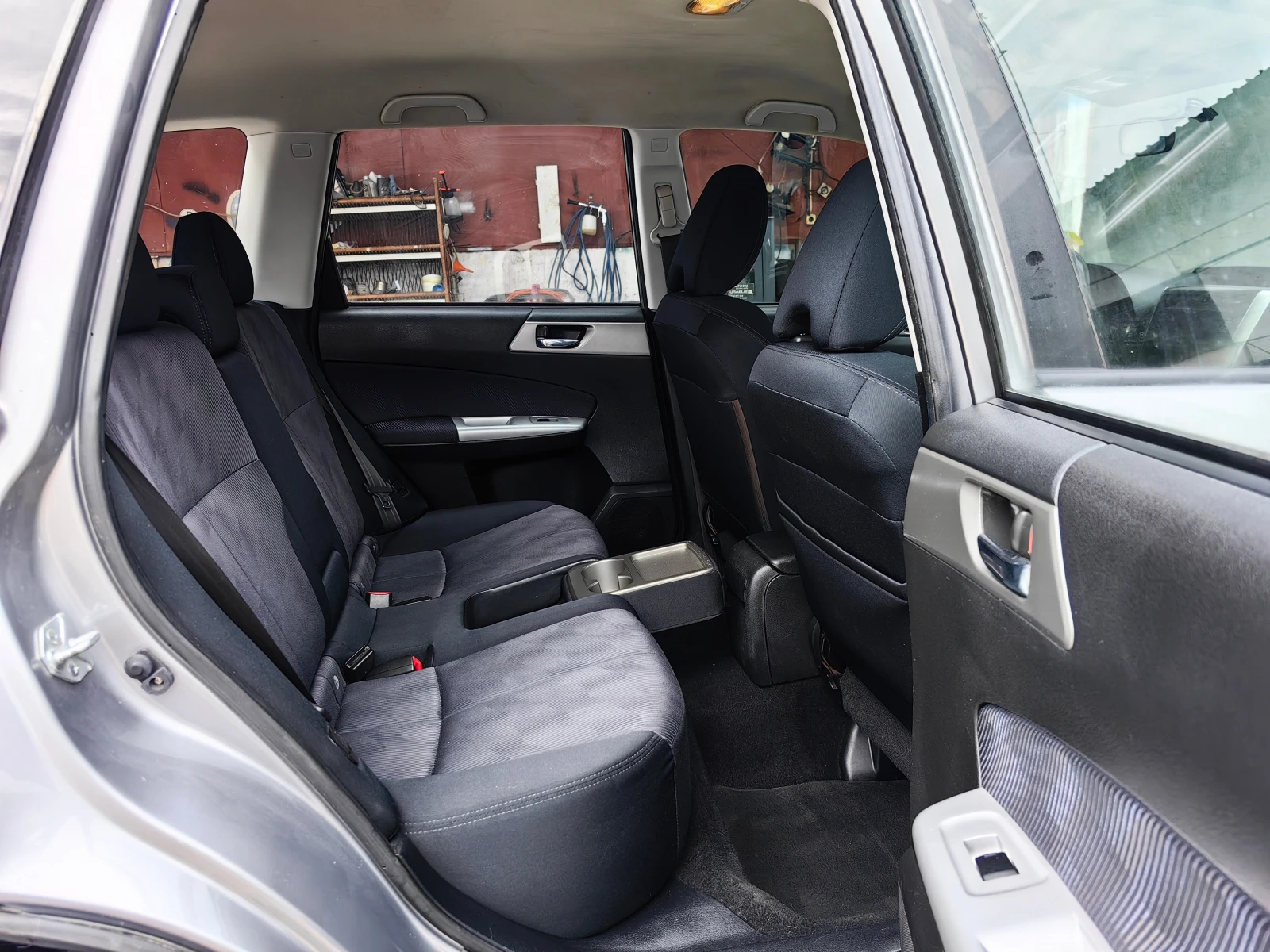 Subaru Forester 2.0!!ШВЕЙЦАРИЯ!4X4!УНИКАТ!!ТОП СЪСТОЯНИЕ, снимка 11 - Автомобили и джипове - 53902012