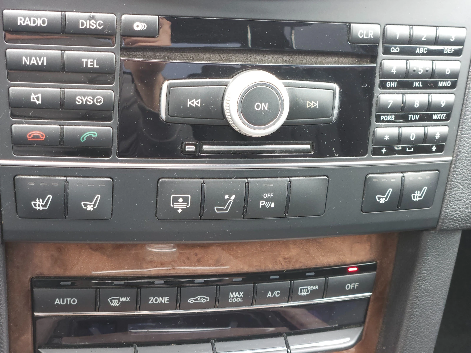 Mercedes-Benz E 500 4Matic, напълно обслужена, 4 нови гуми, липове, снимка 11 - Автомобили и джипове - 54183782