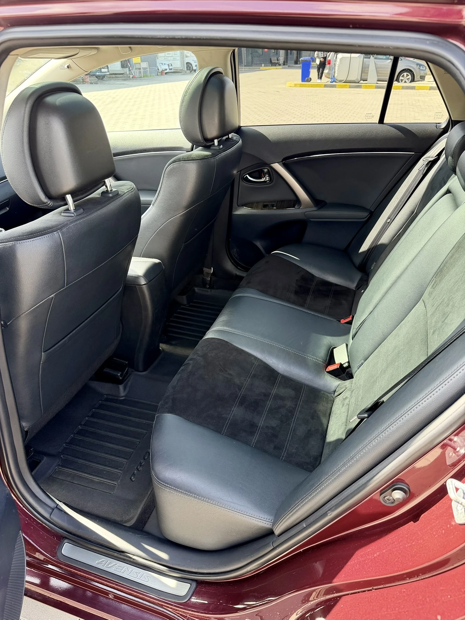 Toyota Avensis 2.0 D-4D, снимка 11 - Автомобили и джипове - 54243434