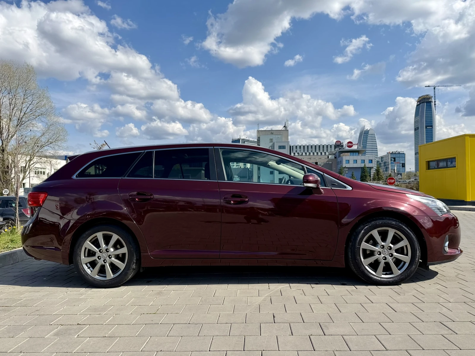 Toyota Avensis 2.0 D-4D, снимка 3 - Автомобили и джипове - 54243434