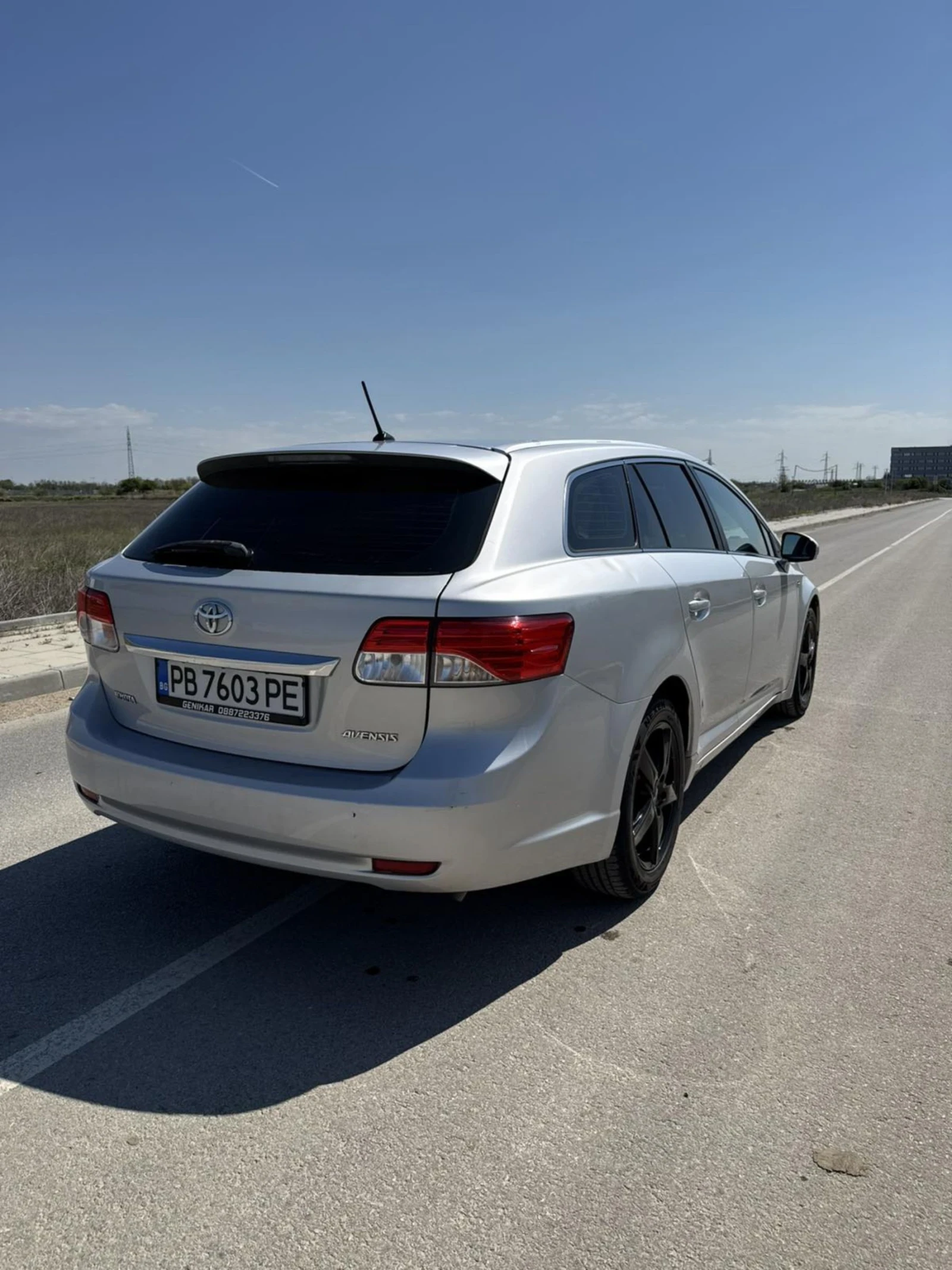 Toyota Avensis 2.2 D Executive, снимка 6 - Автомобили и джипове - 54245803