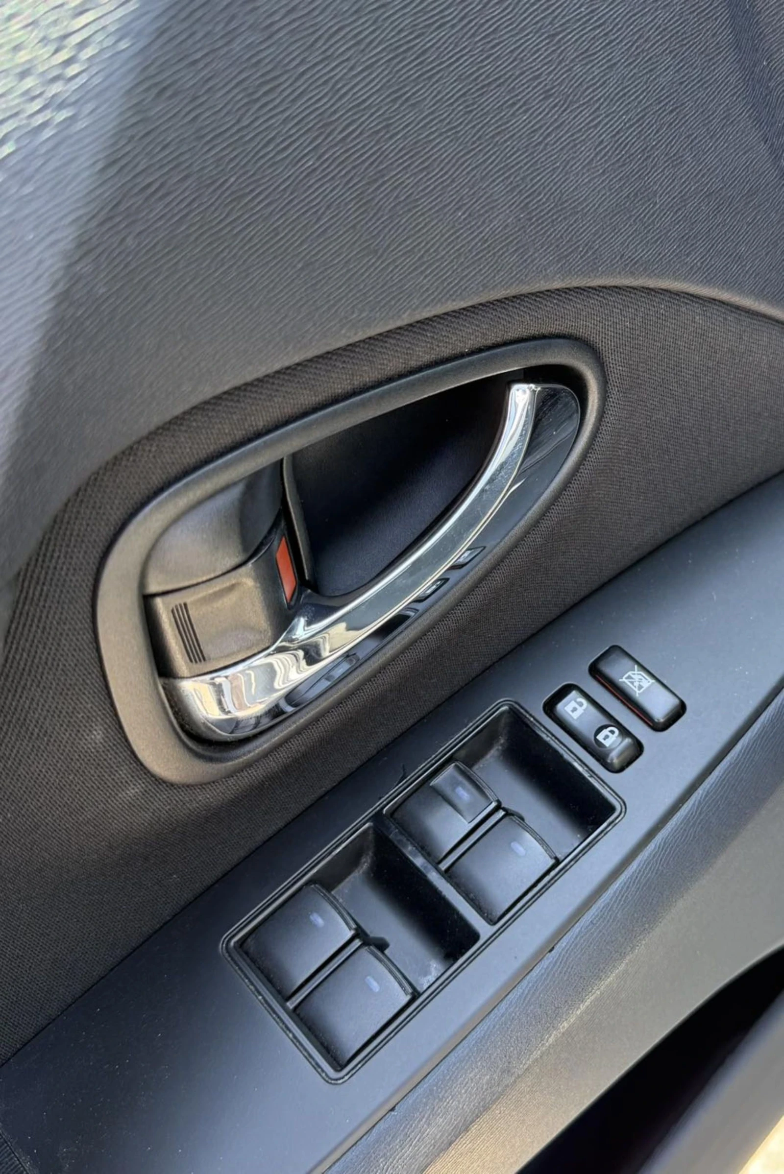 Toyota Avensis 2.2 D Executive, снимка 15 - Автомобили и джипове - 54245803