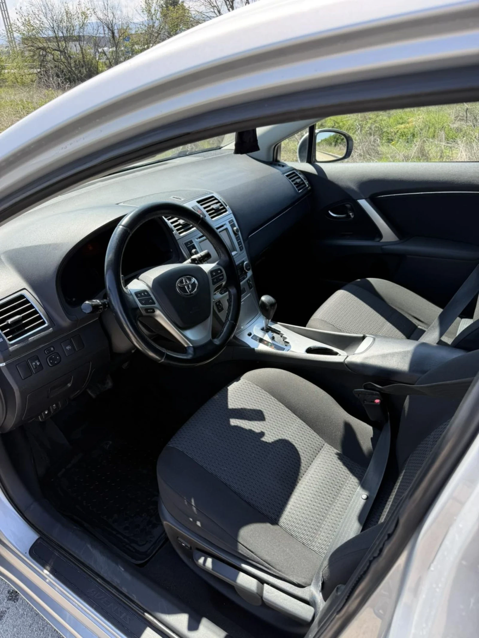 Toyota Avensis 2.2 D Executive, снимка 7 - Автомобили и джипове - 54245803