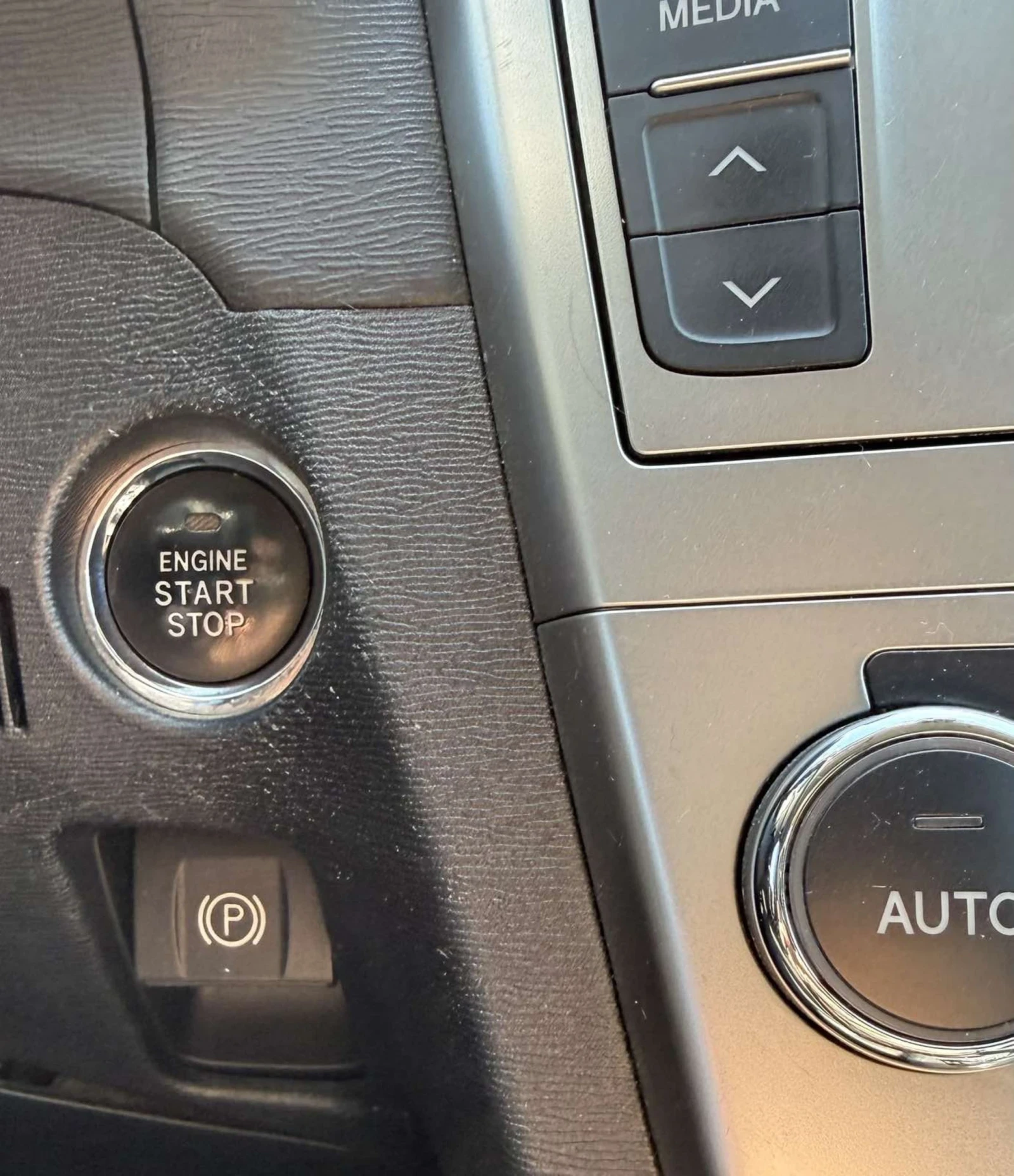 Toyota Avensis 2.2 D Executive, снимка 12 - Автомобили и джипове - 54245803