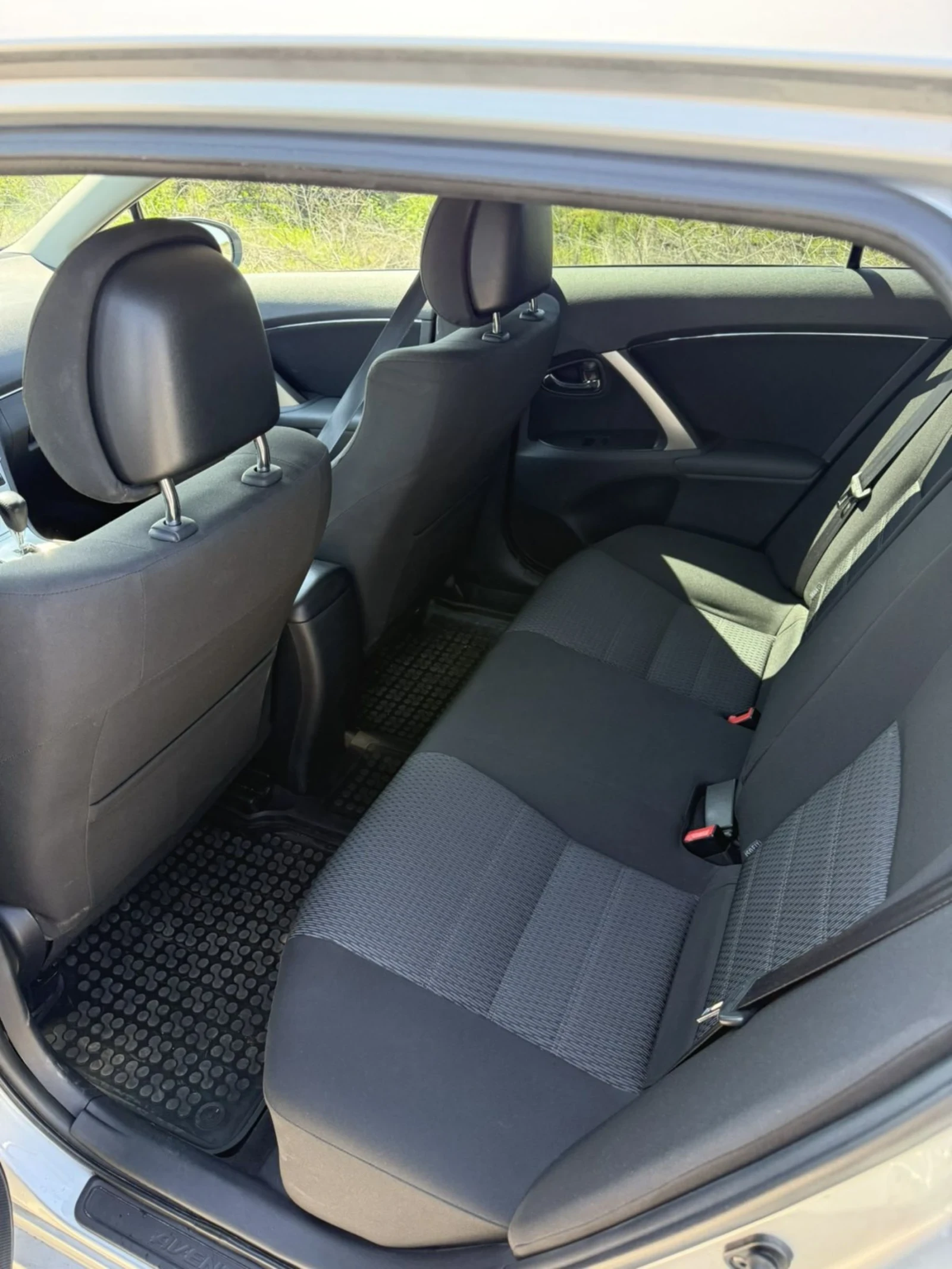 Toyota Avensis 2.2 D Executive, снимка 9 - Автомобили и джипове - 54245803