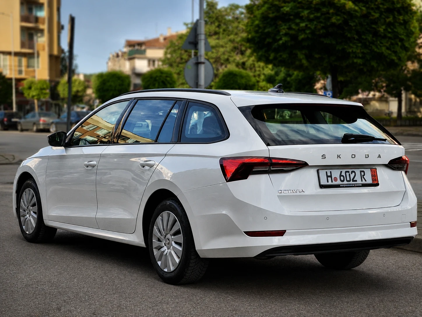 Skoda Octavia 2.0 TDI/DIGITAl/LANE ASSIST, снимка 3 - Автомобили и джипове - 54805796