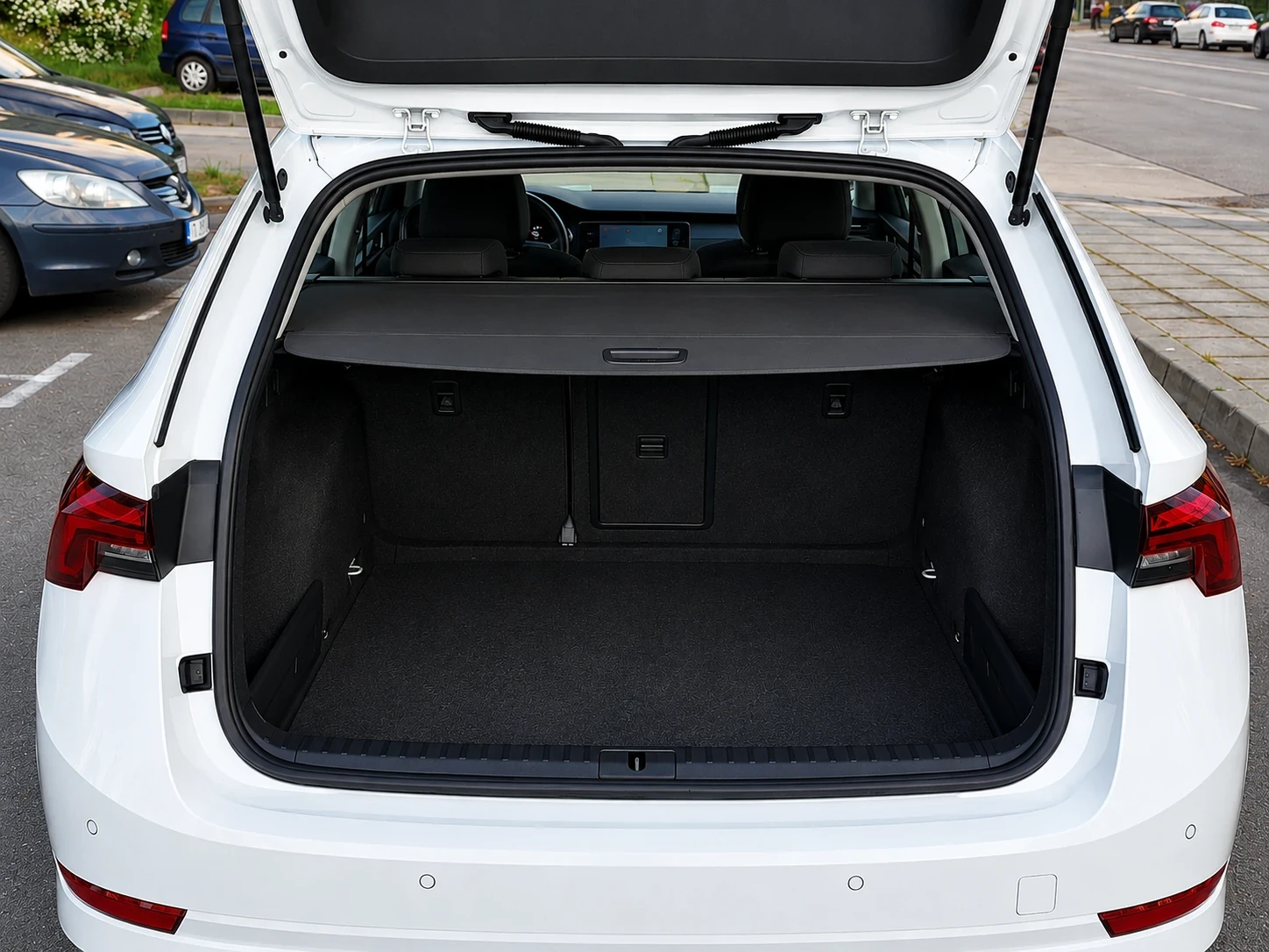 Skoda Octavia 2.0 TDI/DIGITAl/LANE ASSIST, снимка 17 - Автомобили и джипове - 54805796
