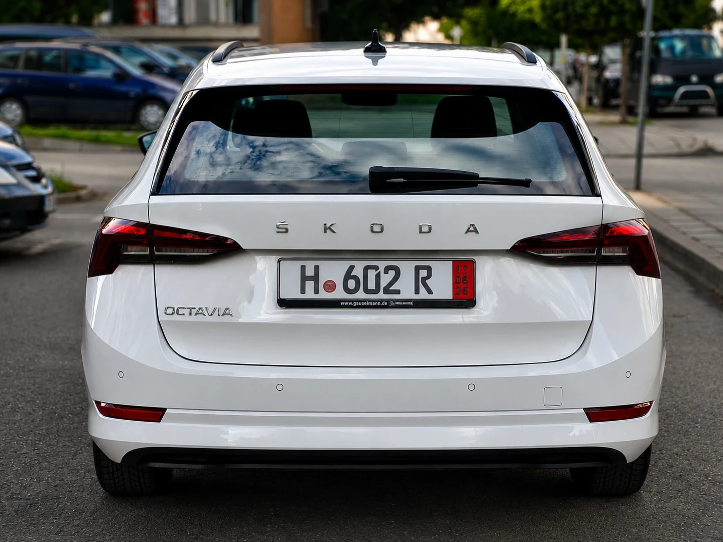 Skoda Octavia 2.0 TDI/DIGITAl/LANE ASSIST, снимка 4 - Автомобили и джипове - 54805796