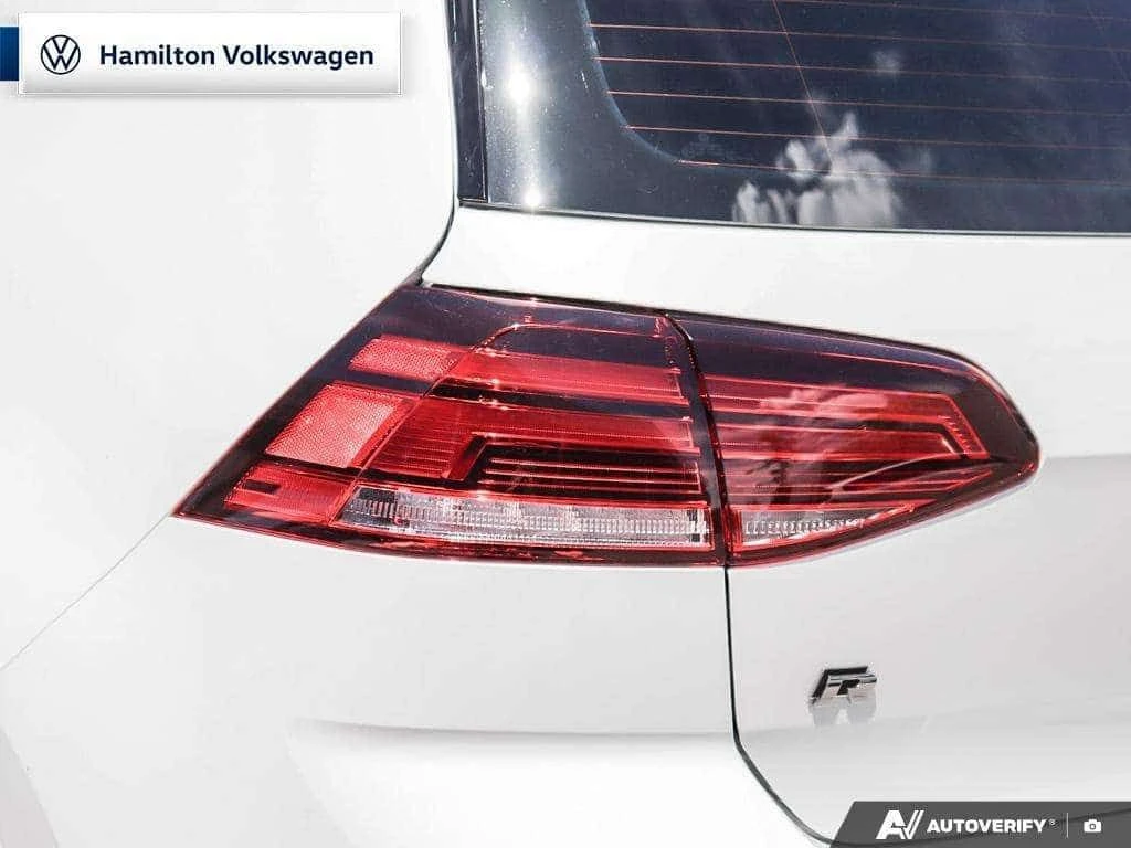 VW Golf * 5 Dr 2.0T 4MOTION at DSG * ПРЕДСТАВИТЕЛСТВО, снимка 11 - Автомобили и джипове - 55174874