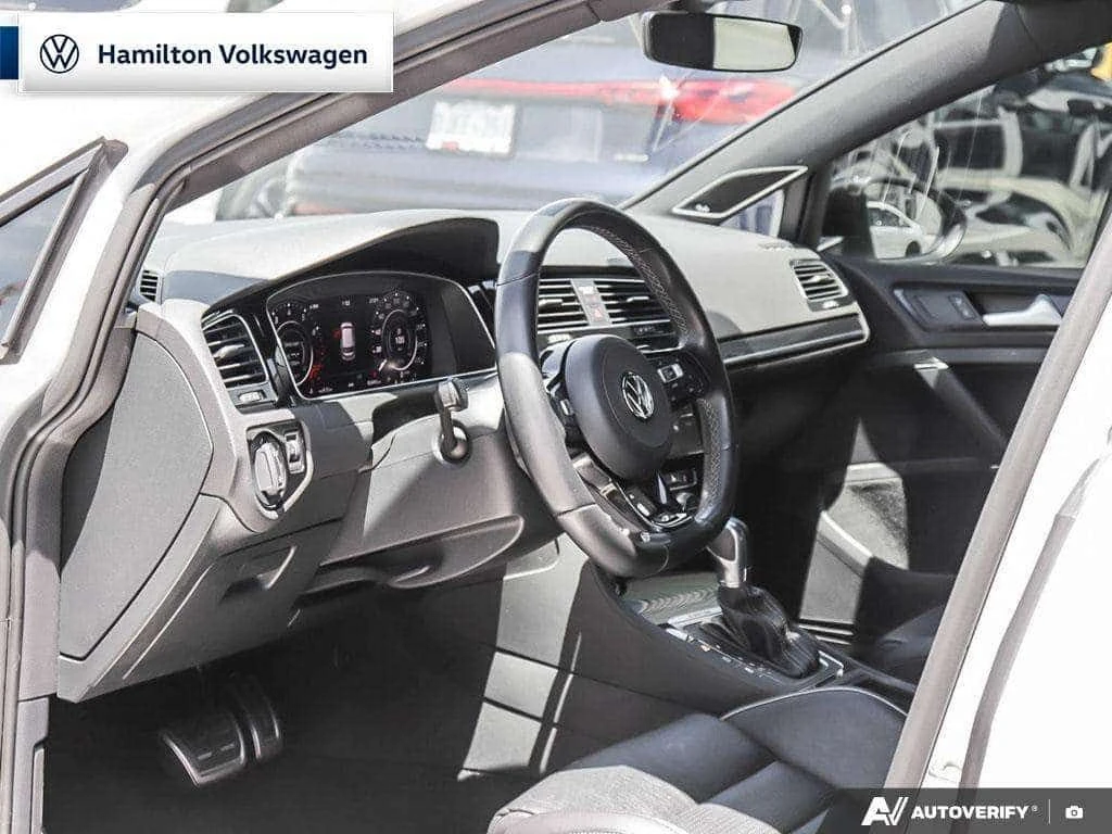 VW Golf * 5 Dr 2.0T 4MOTION at DSG * ПРЕДСТАВИТЕЛСТВО, снимка 12 - Автомобили и джипове - 55174874