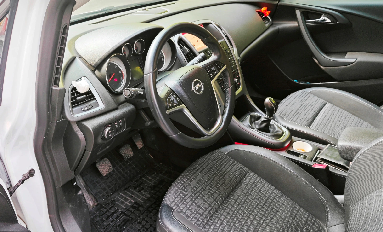 Opel Astra j, снимка 9 - Автомобили и джипове - 55247632