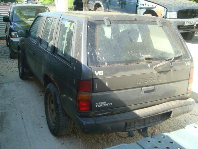 Nissan Terrano 3.0V6, снимка 4 - Автомобили и джипове - 46834436