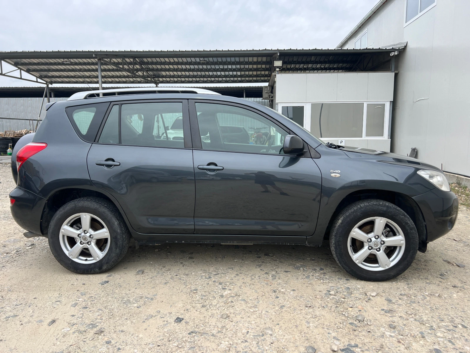 Toyota Rav4 2.2 D-4D 4x4 - изображение 4