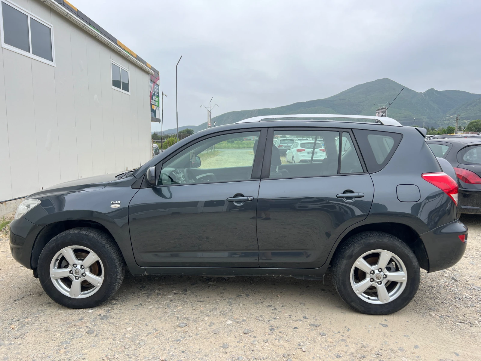 Toyota Rav4 2.2 D-4D 4x4 - изображение 8