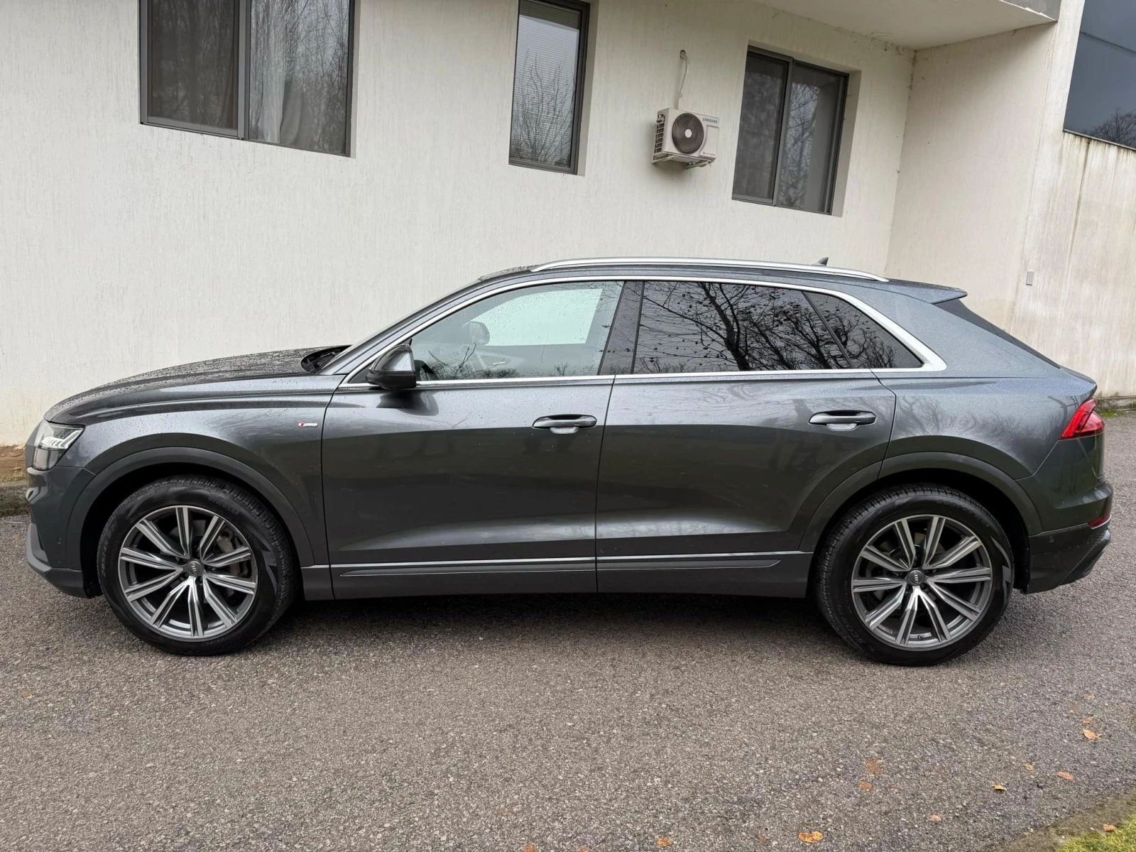 Audi Q8 3.0d / ПАНОРАМА / DISTRONIC / ГОТОВ ЛИЗИНГ - изображение 4