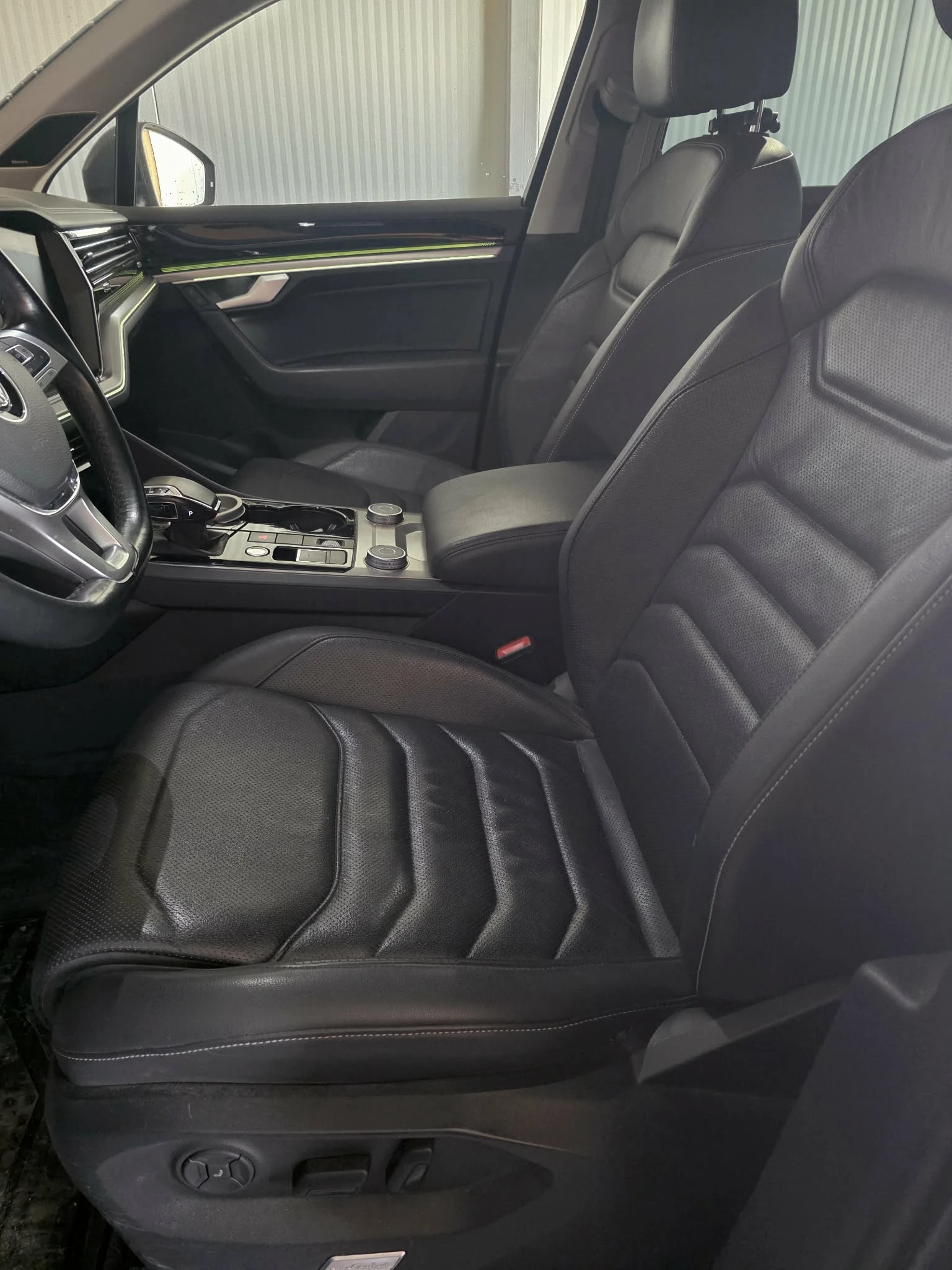 VW Touareg 3.0 TDI, снимка 7 - Автомобили и джипове - 53513906